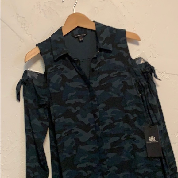 Rock & Republic Gilded Glam Camo Shirt Top - Picture 6 of 6